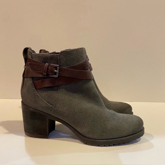 Sam Edelman Woman’s Chelsea Boots - Picture 4 of 11